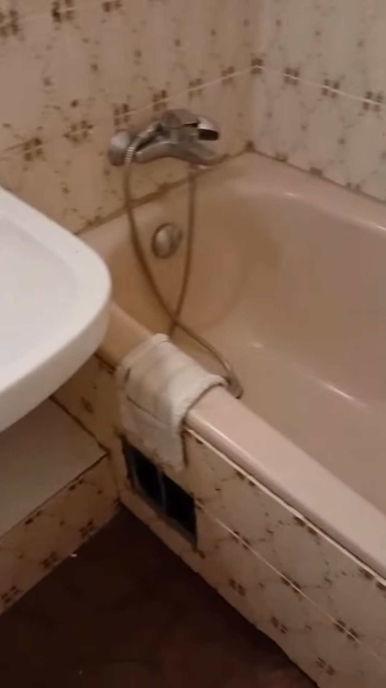Vorher Nachher Verwandlung eines kleinen Badezimmers